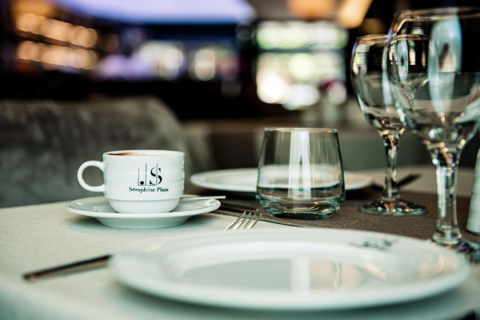 Seraphine Plaza Печ Экстерьер фото