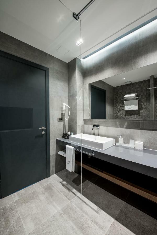 Seraphine Plaza Печ Экстерьер фото