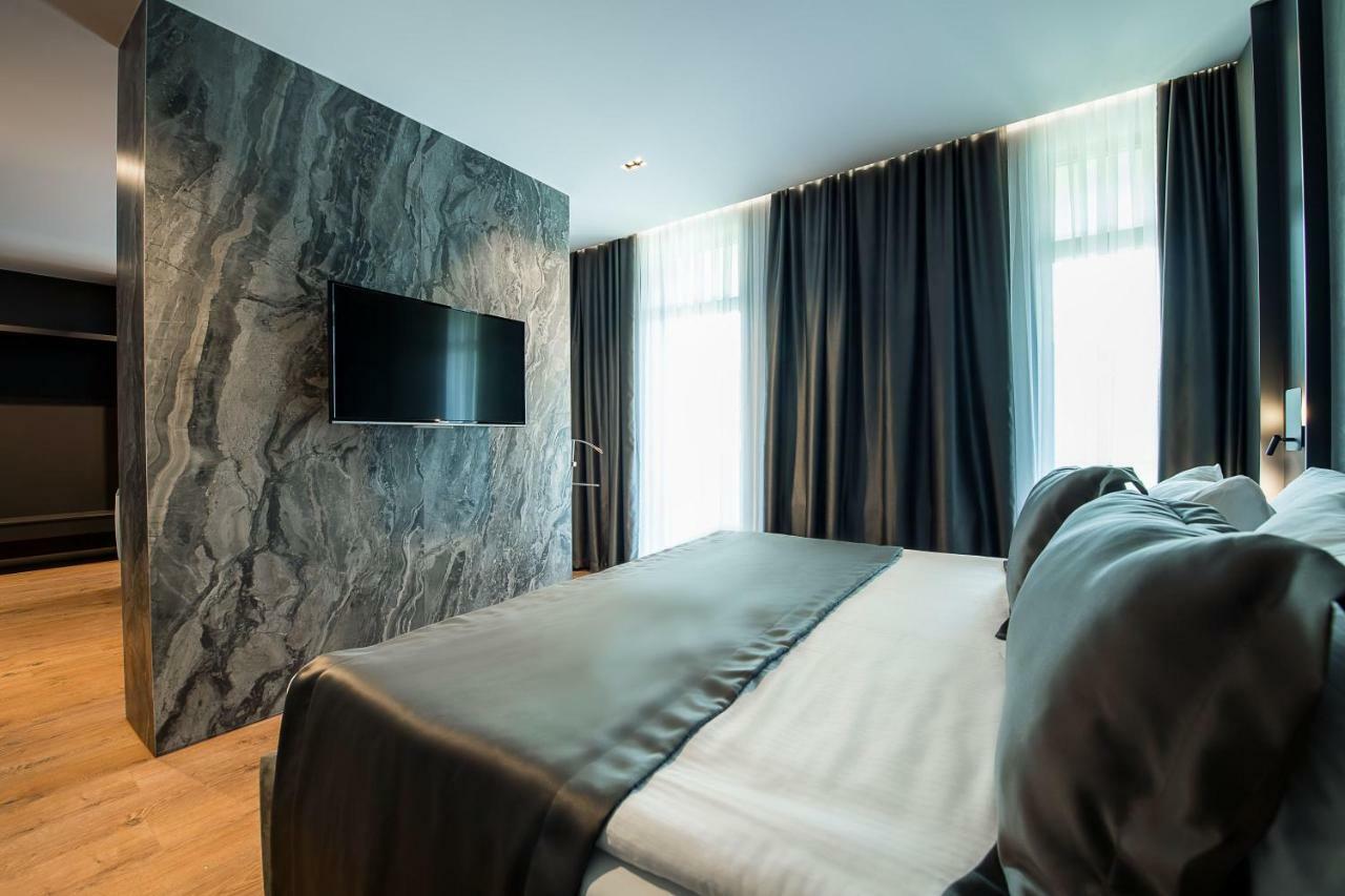 Seraphine Plaza Печ Экстерьер фото